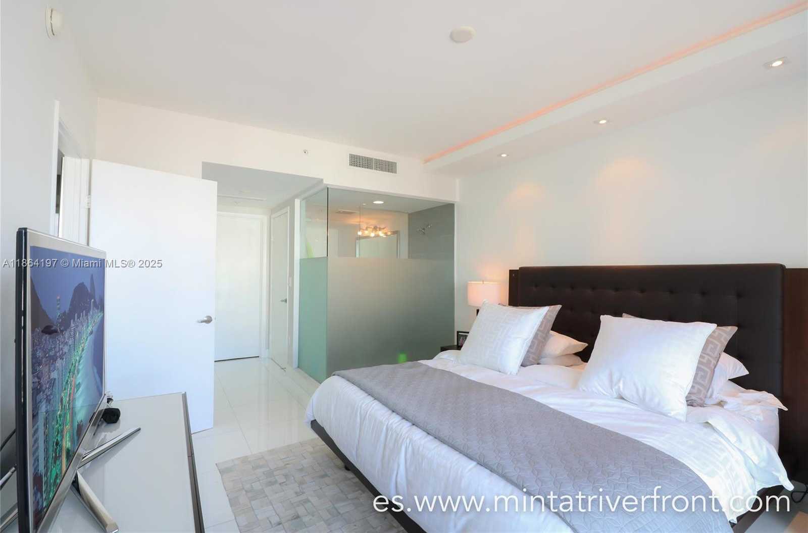 Small Image of 92 SOUTH WEST 3RD ST #1712, Miami Number 8