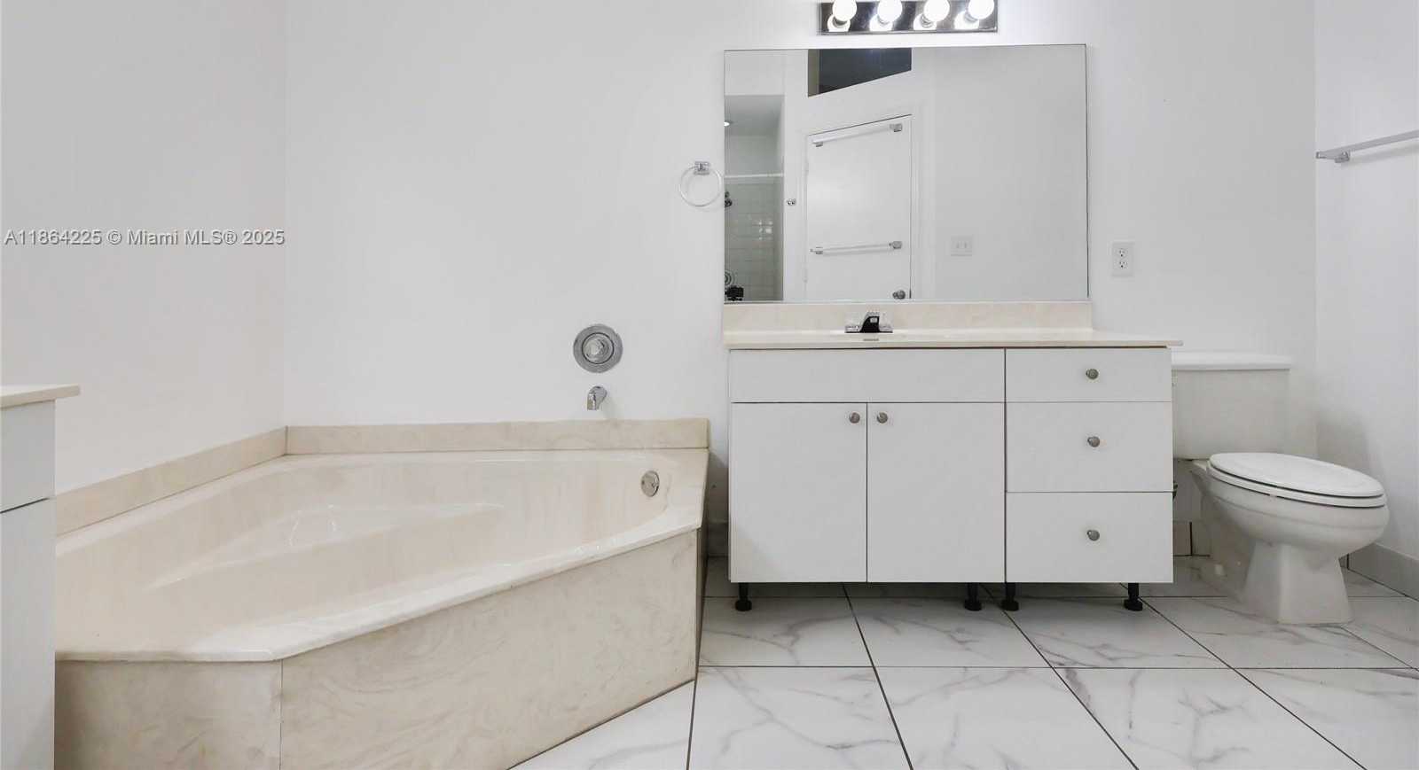 Small Image of 8934 NORTH WEST 189TH TER, Hialeah Number 11