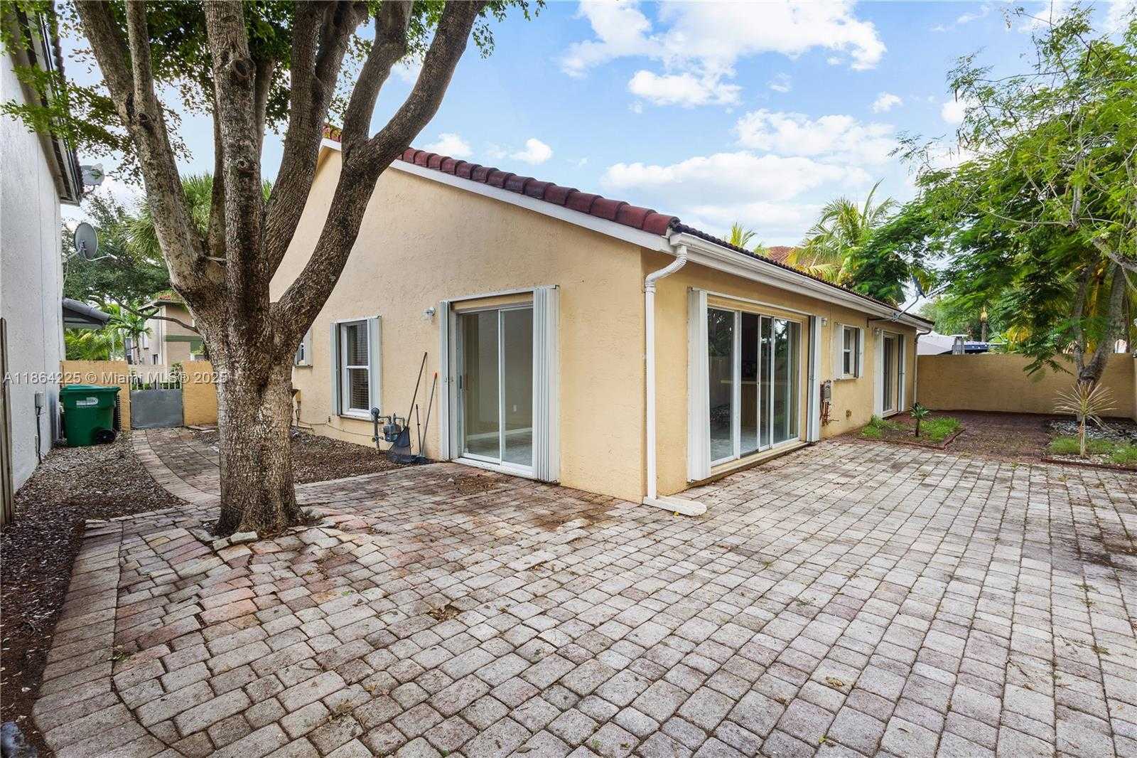 Small Image of 8934 NORTH WEST 189TH TER, Hialeah Number 14