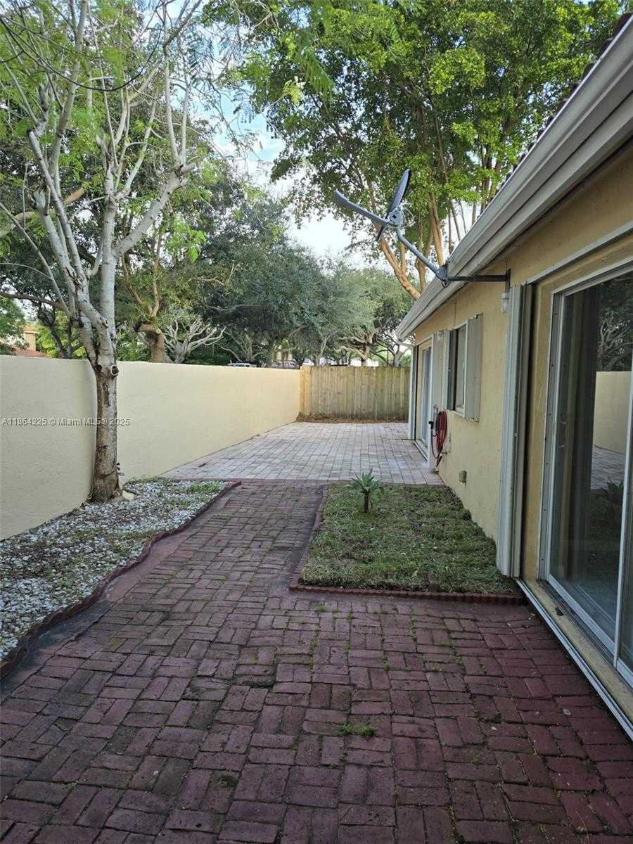 Small Image of 8934 NORTH WEST 189TH TER, Hialeah Number 16