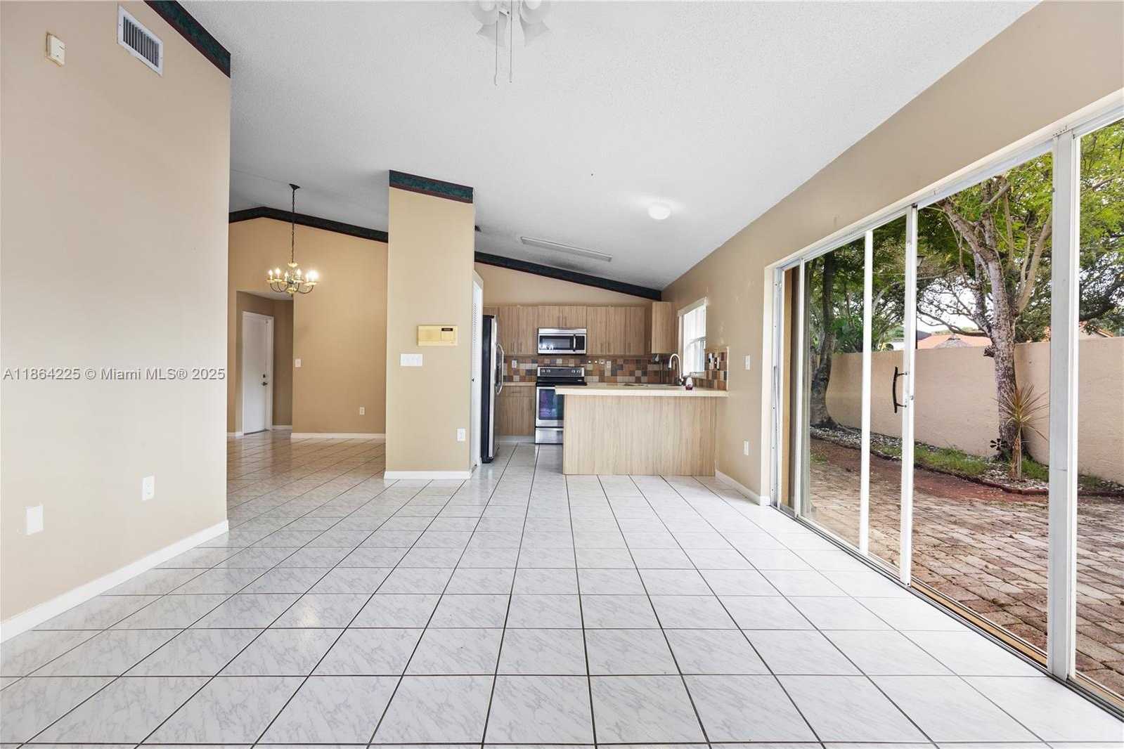 Small Image of 8934 NORTH WEST 189TH TER, Hialeah Number 7