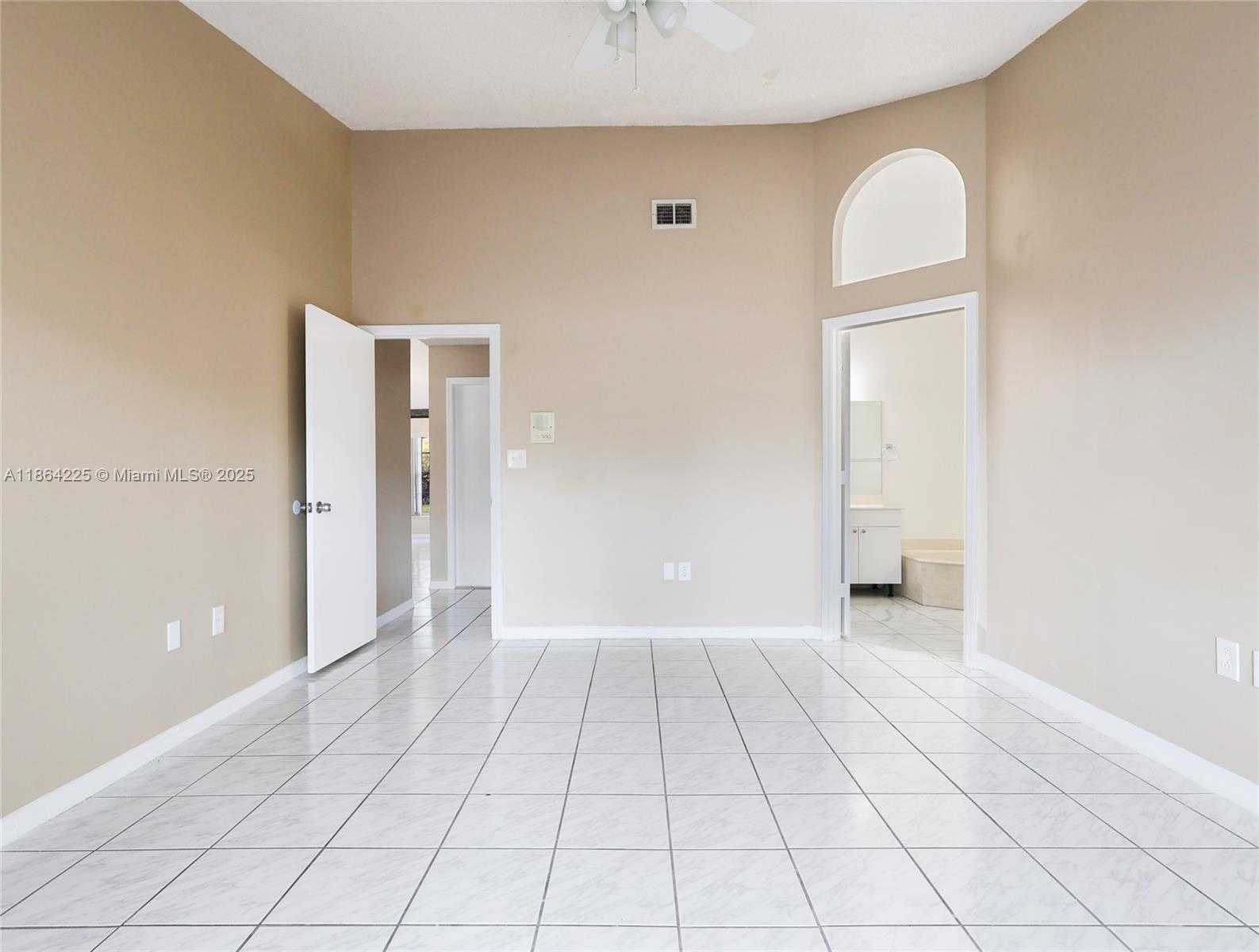 Small Image of 8934 NORTH WEST 189TH TER, Hialeah Number 9