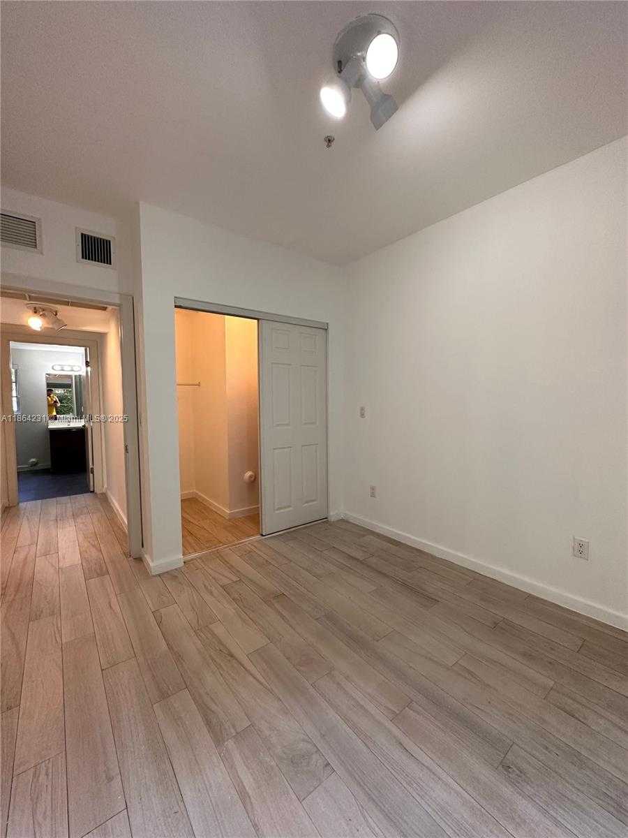 Small Image of 1450 MERIDIAN AVE #103, Miami Beach Number 11
