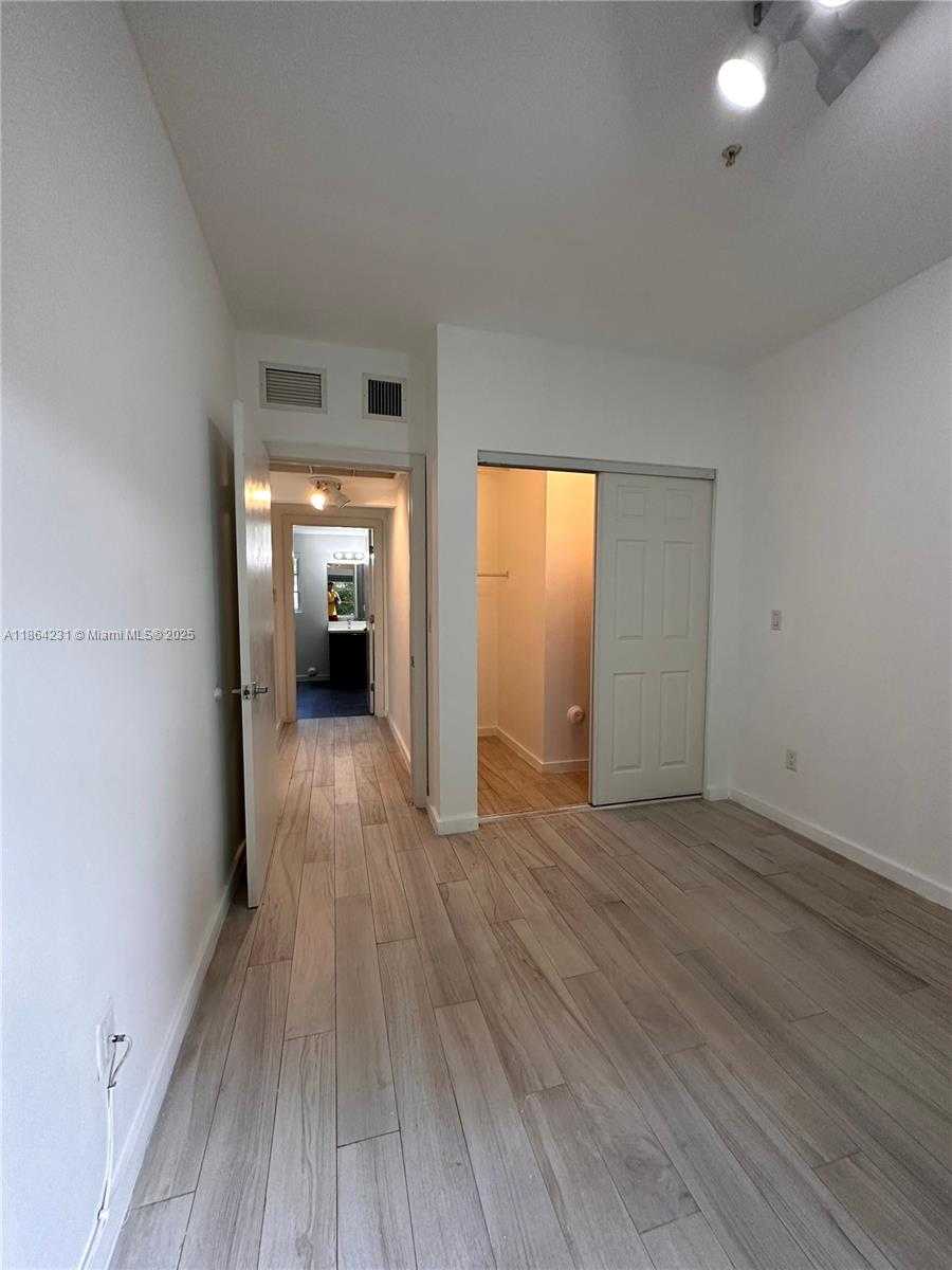 Small Image of 1450 MERIDIAN AVE #103, Miami Beach Number 12