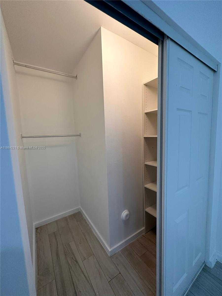 Small Image of 1450 MERIDIAN AVE #103, Miami Beach Number 13