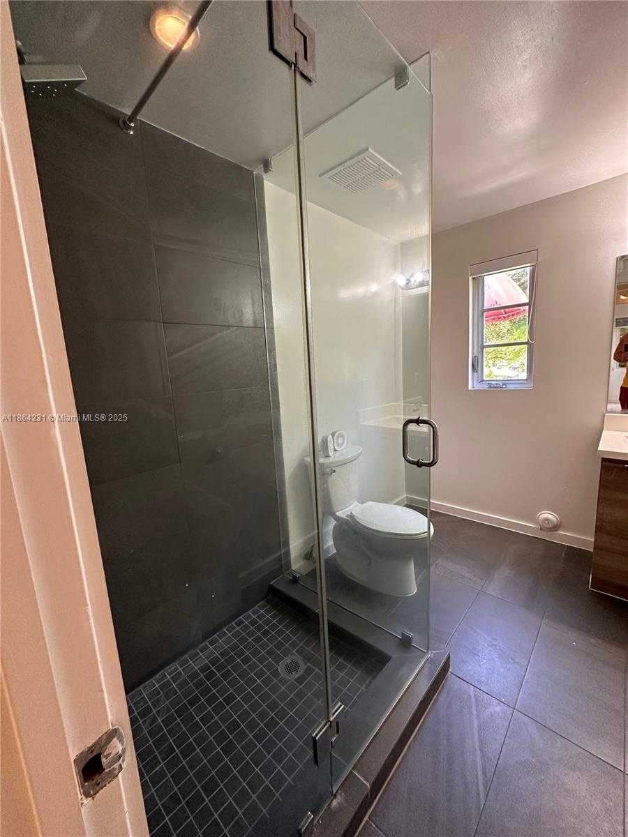 Small Image of 1450 MERIDIAN AVE #103, Miami Beach Number 16