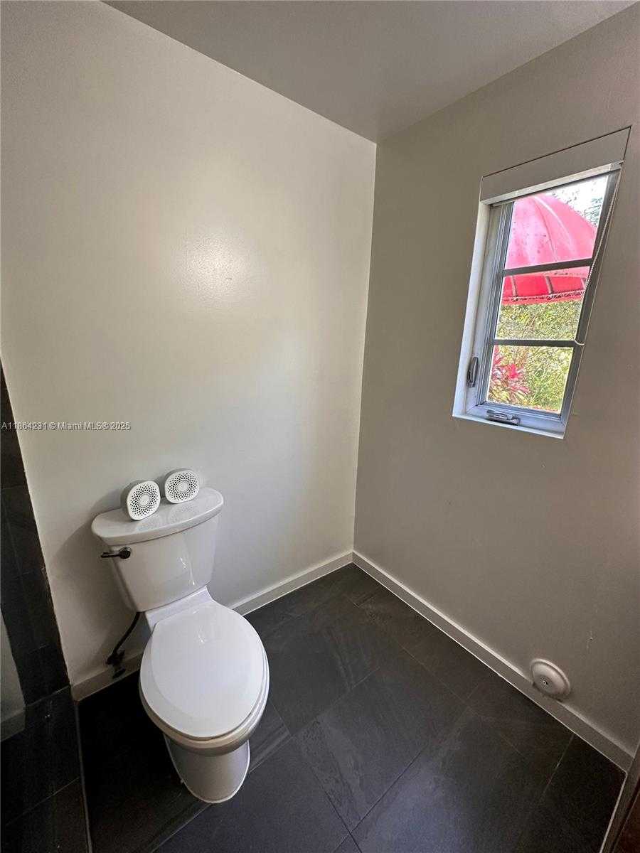 Small Image of 1450 MERIDIAN AVE #103, Miami Beach Number 18