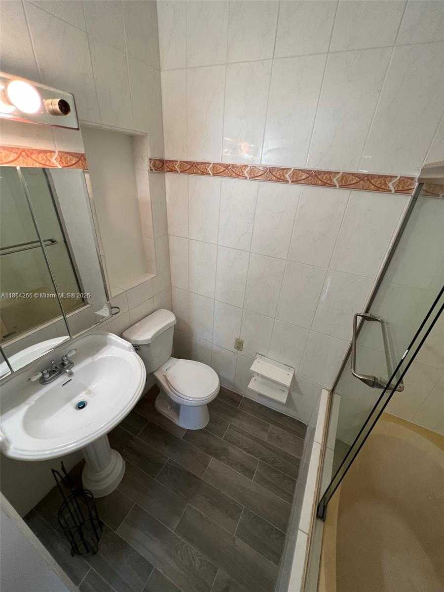 Small Image of 695 NORTH EAST 81ST ST #1, Miami Number 12