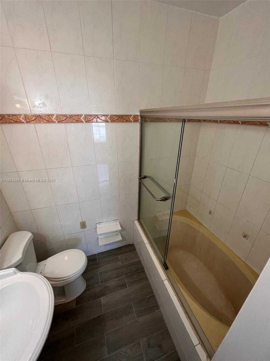 Small Image of 695 NORTH EAST 81ST ST #1, Miami Number 13