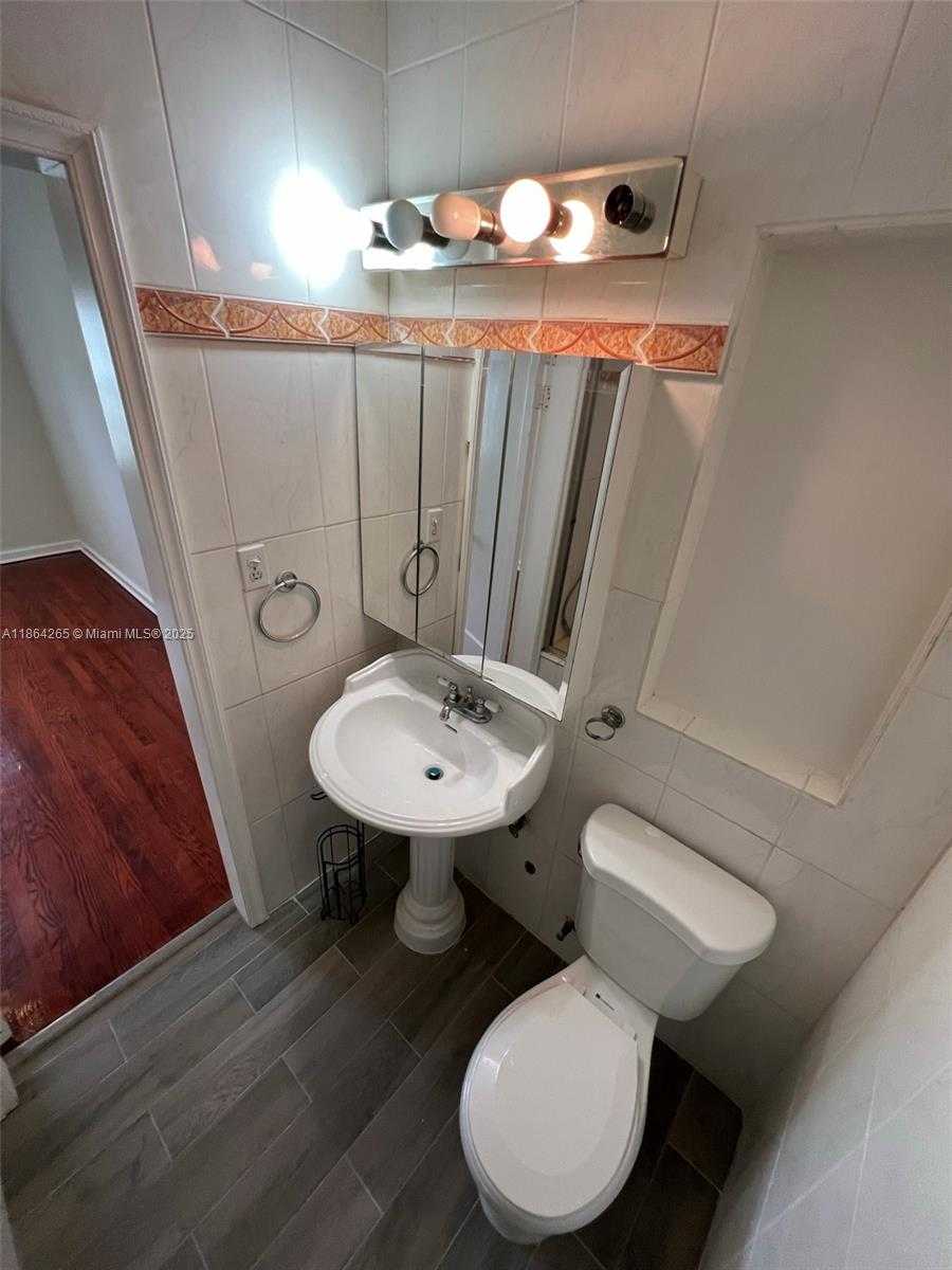 Small Image of 695 NORTH EAST 81ST ST #1, Miami Number 14