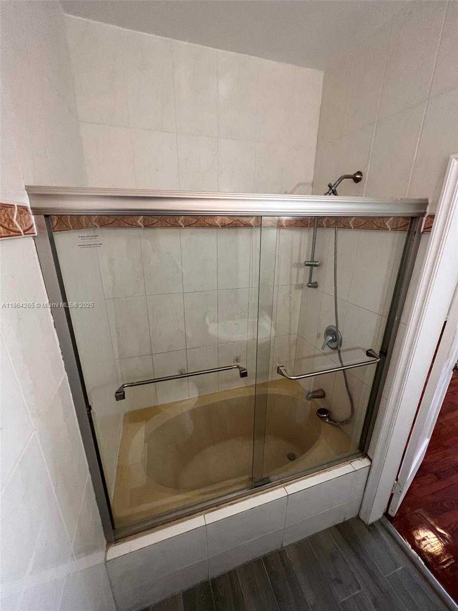Small Image of 695 NORTH EAST 81ST ST #1, Miami Number 15