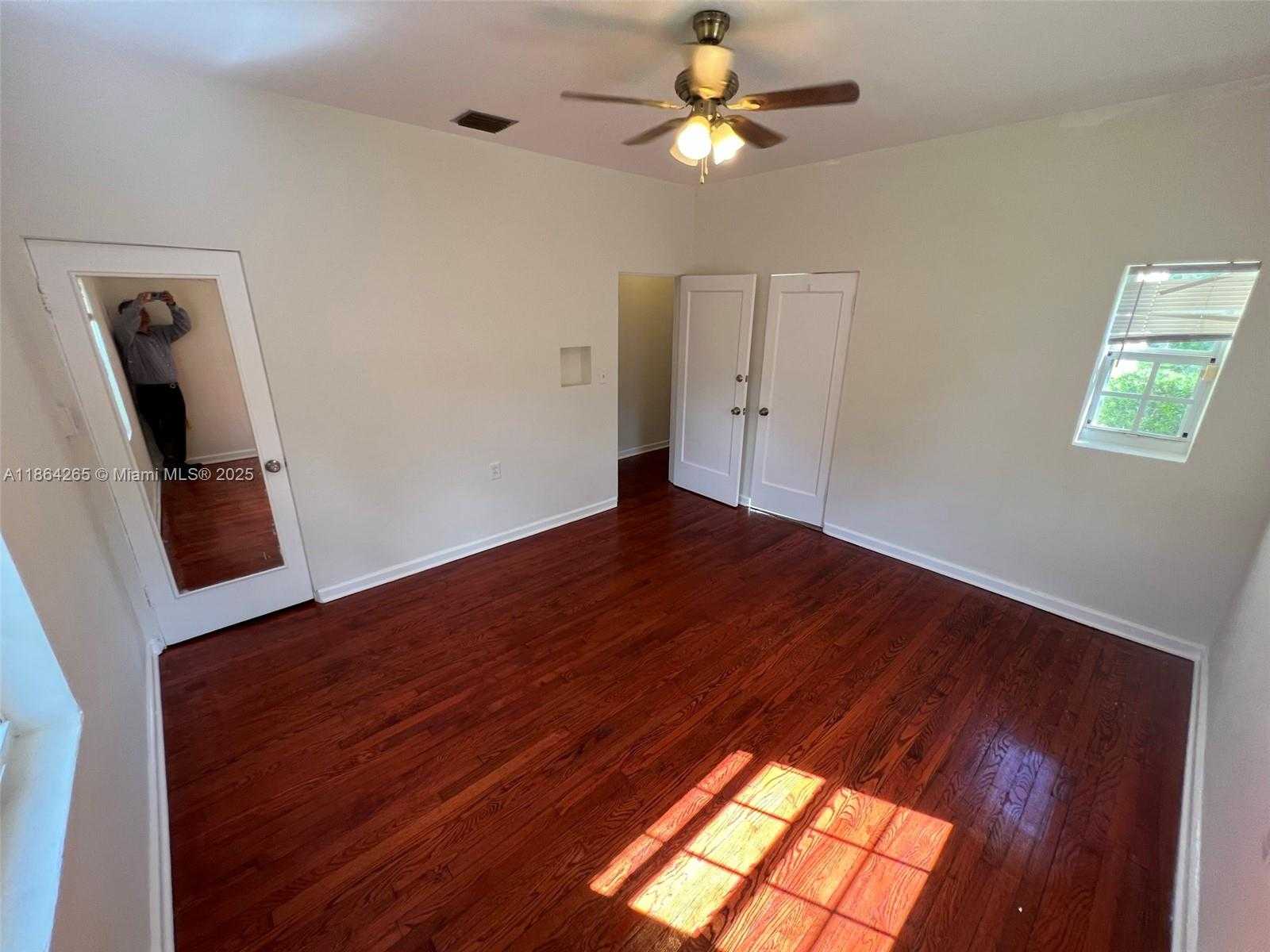Small Image of 695 NORTH EAST 81ST ST #1, Miami Number 16
