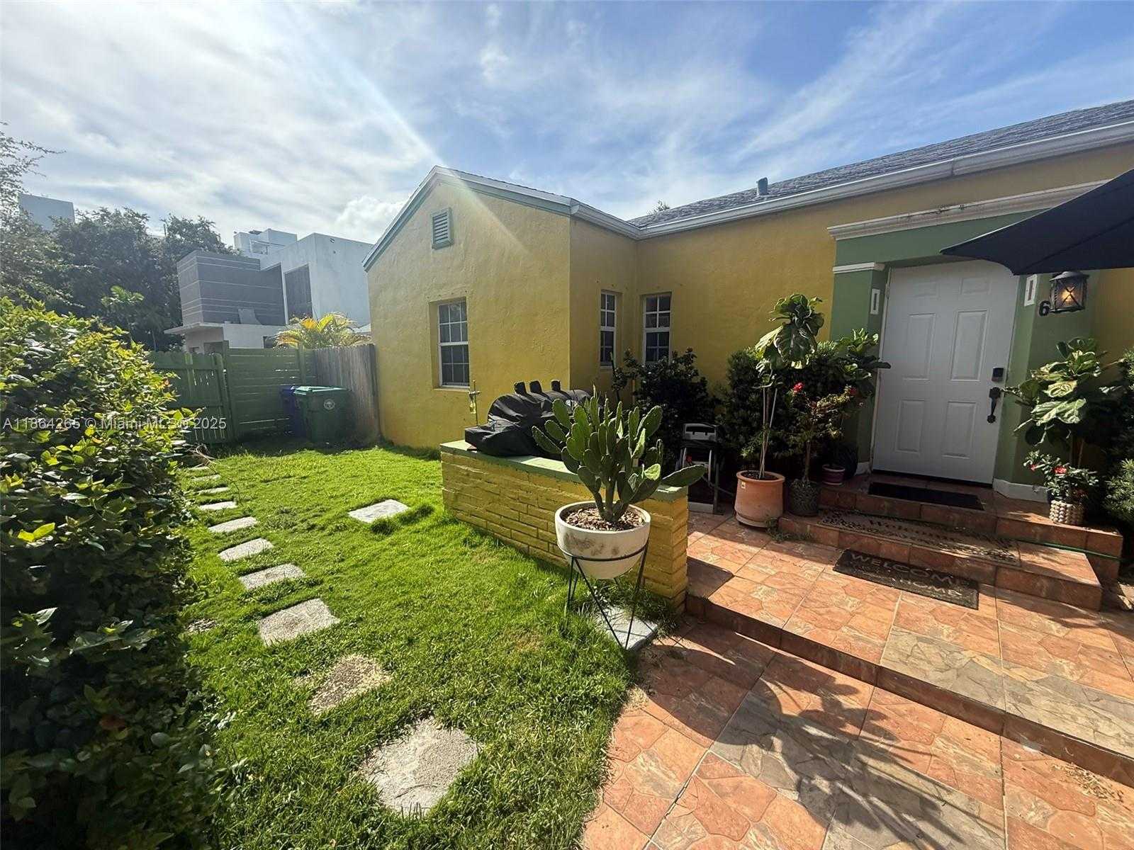 Small Image of 695 NORTH EAST 81ST ST #1, Miami Number 2