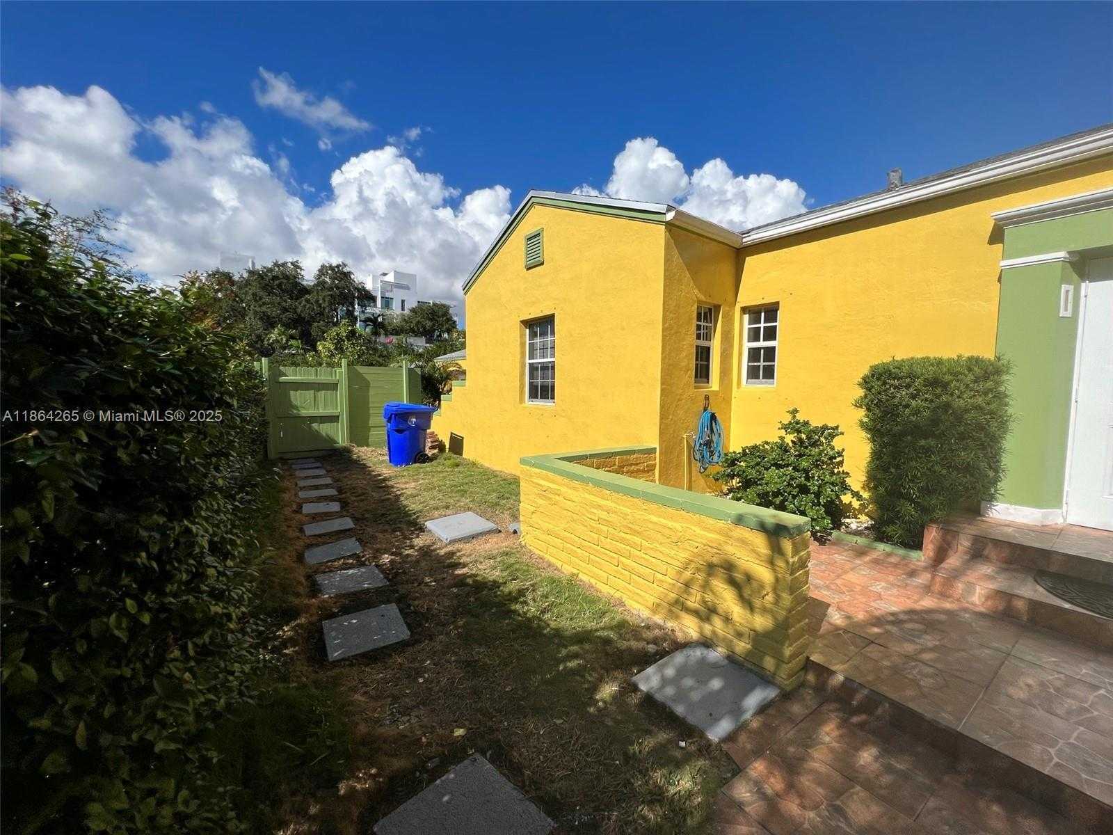 Small Image of 695 NORTH EAST 81ST ST #1, Miami Number 22