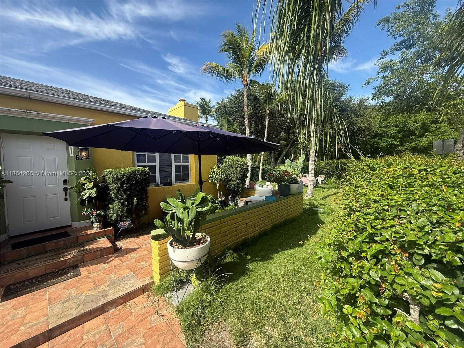 Small Image of 695 NORTH EAST 81ST ST #1, Miami Number 3