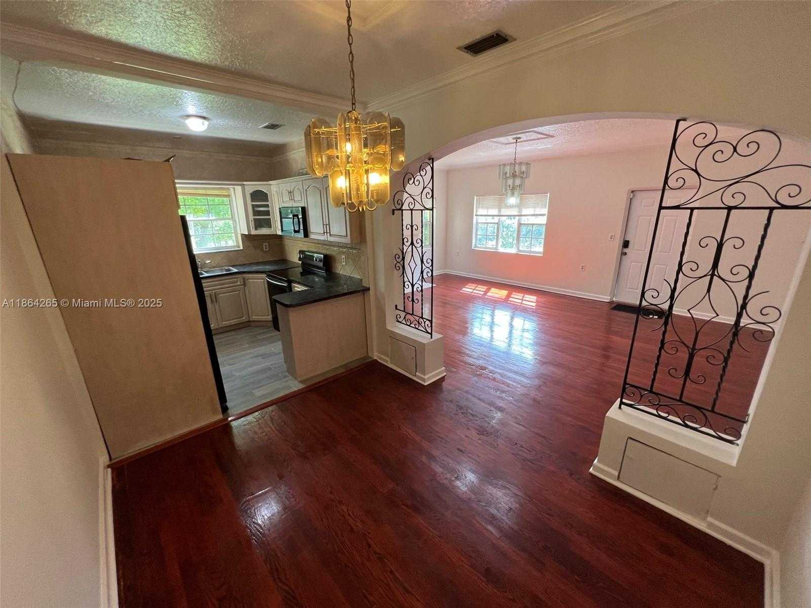Small Image of 695 NORTH EAST 81ST ST #1, Miami Number 6