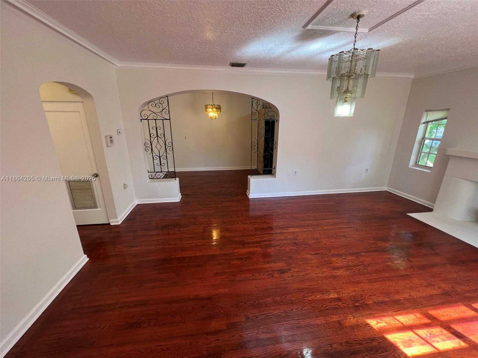 Small Image of 695 NORTH EAST 81ST ST #1, Miami Number 7