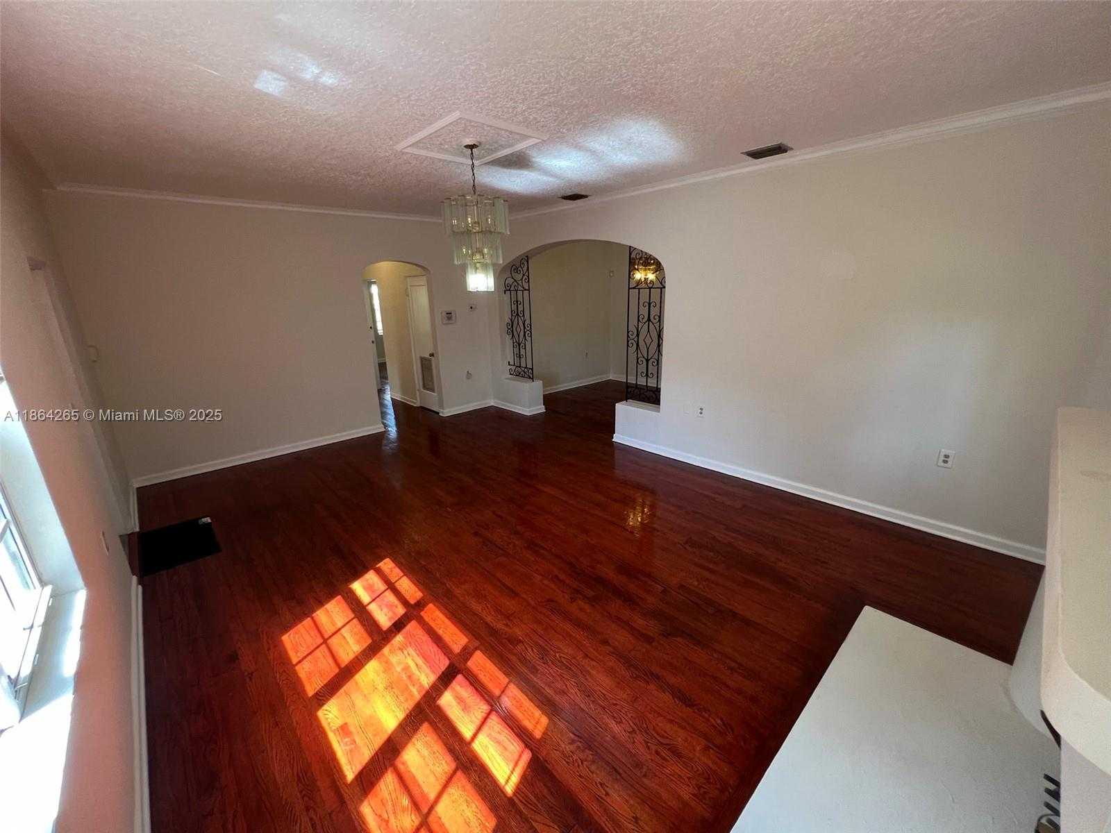 Small Image of 695 NORTH EAST 81ST ST #1, Miami Number 8