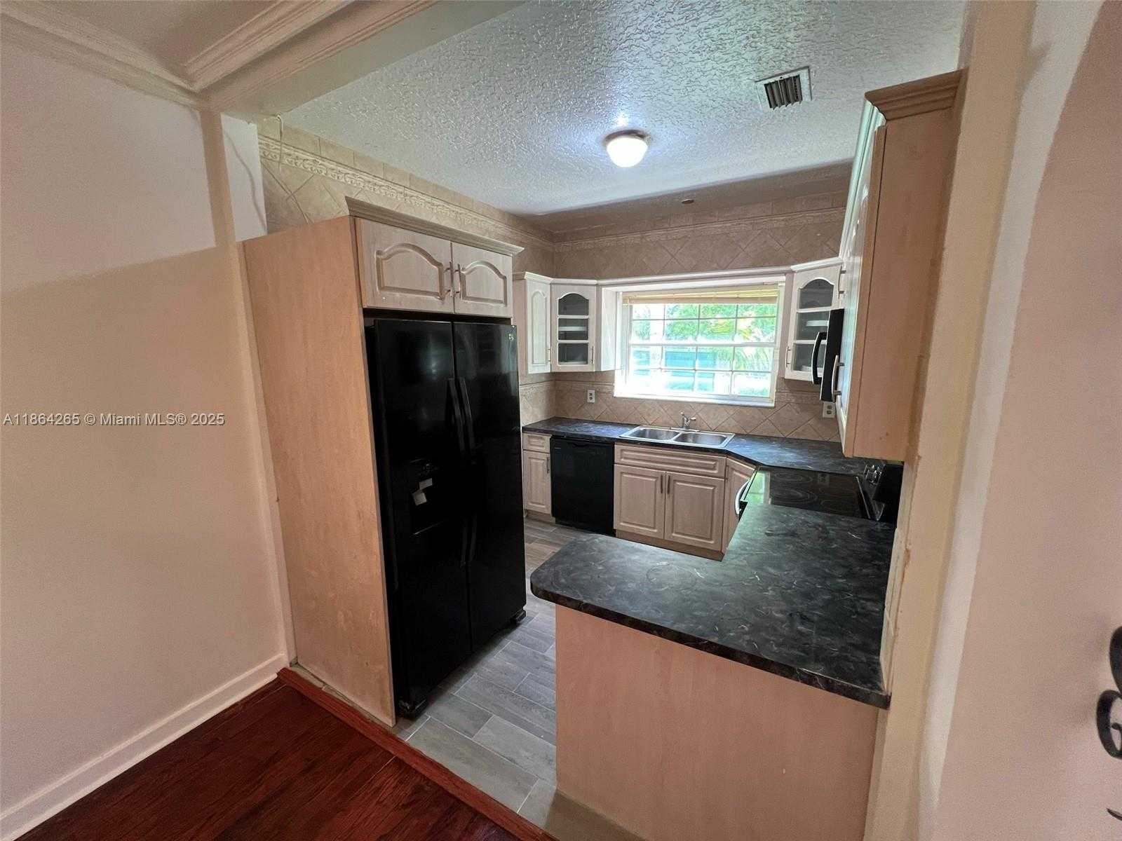 Small Image of 695 NORTH EAST 81ST ST #1, Miami Number 9