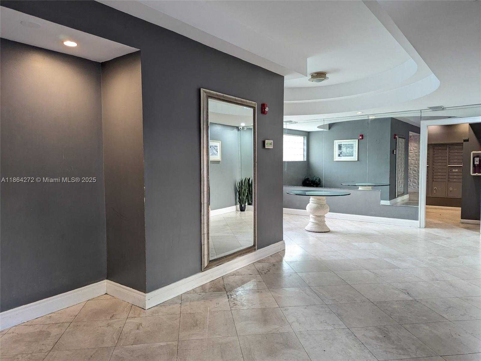 Small Image of 710 WASHINGTON AVE #324, Miami Beach Number 2