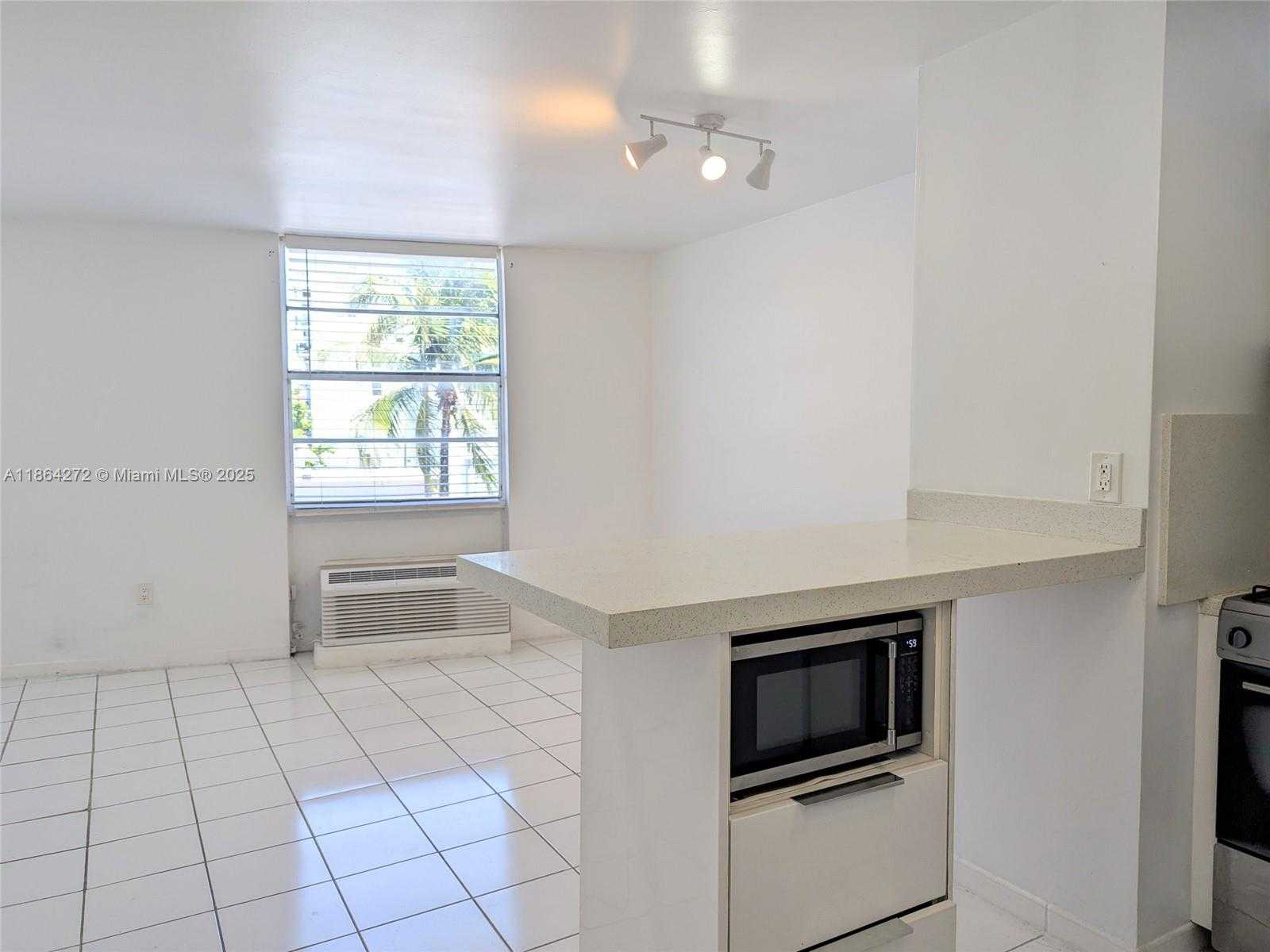 Small Image of 710 WASHINGTON AVE #324, Miami Beach Number 3