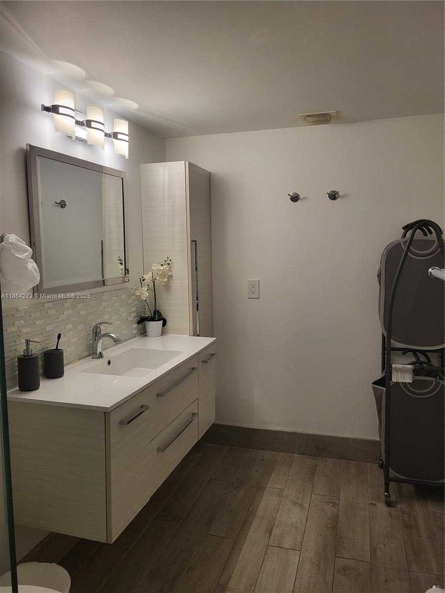 Small Image of 4555 NORTH WEST 99TH AVE #103, Doral Number 16