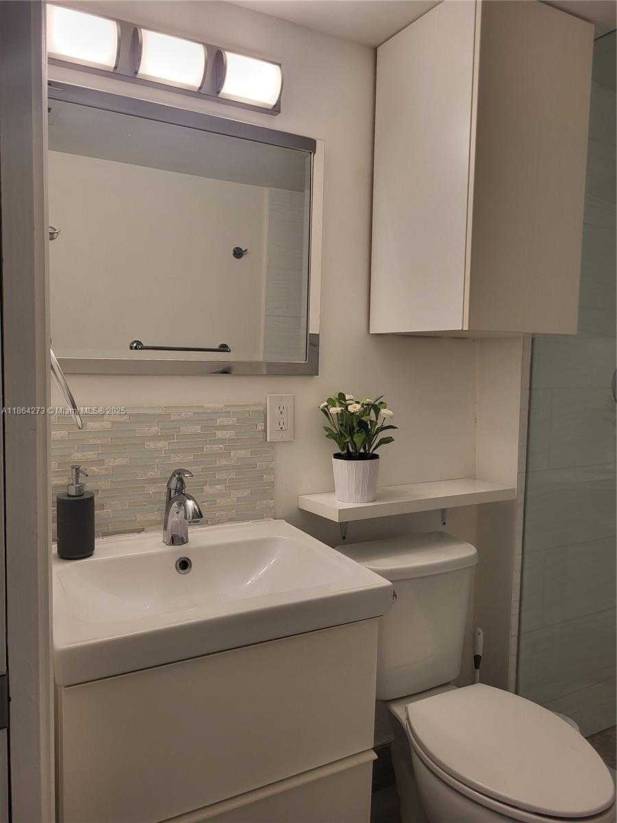 Small Image of 4555 NORTH WEST 99TH AVE #103, Doral Number 20