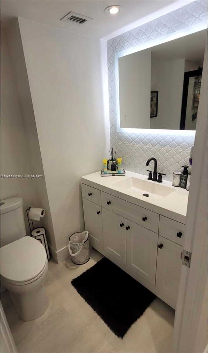 Small Image of 18071 BISCAYNE BLVD #1704, Aventura Number 13
