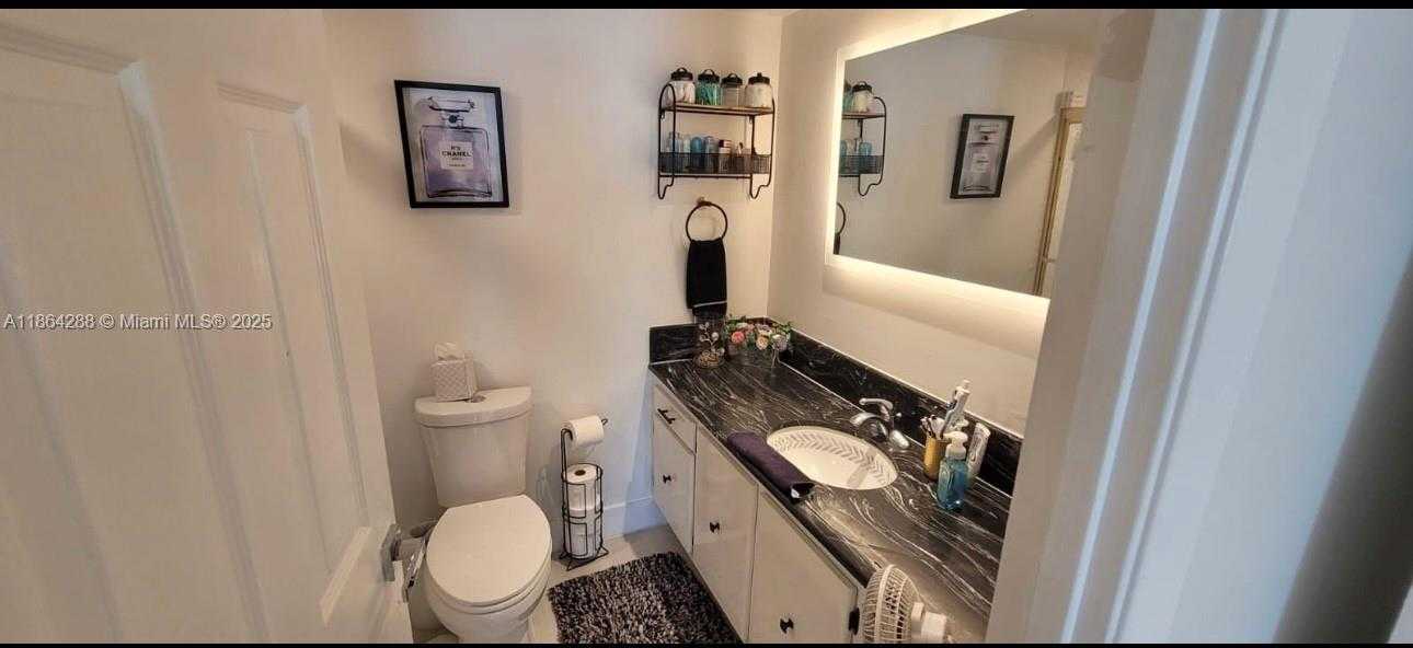 Small Image of 18071 BISCAYNE BLVD #1704, Aventura Number 16