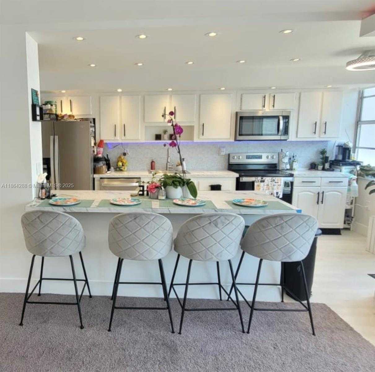 Small Image of 18071 BISCAYNE BLVD #1704, Aventura Number 5