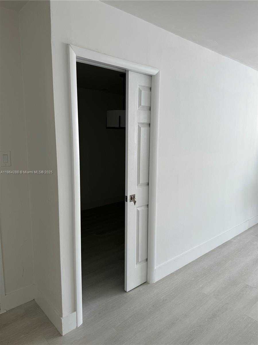 Small Image of 18071 BISCAYNE BLVD #1704, Aventura Number 6