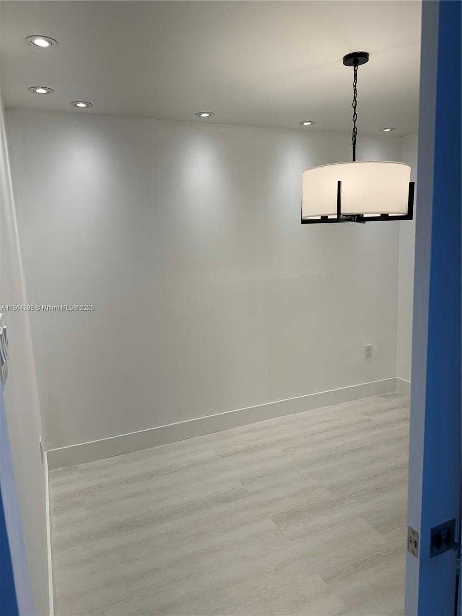 Small Image of 18071 BISCAYNE BLVD #1704, Aventura Number 7