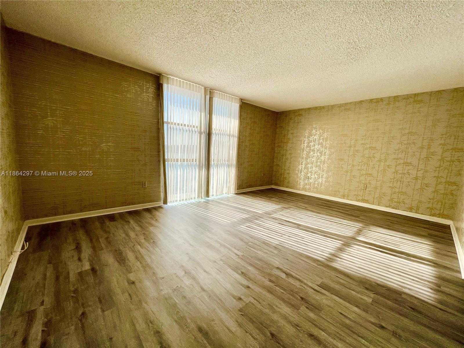 Small Image of 17600 NORTH BAY RD #N701, Sunny Isles Beach Number 13
