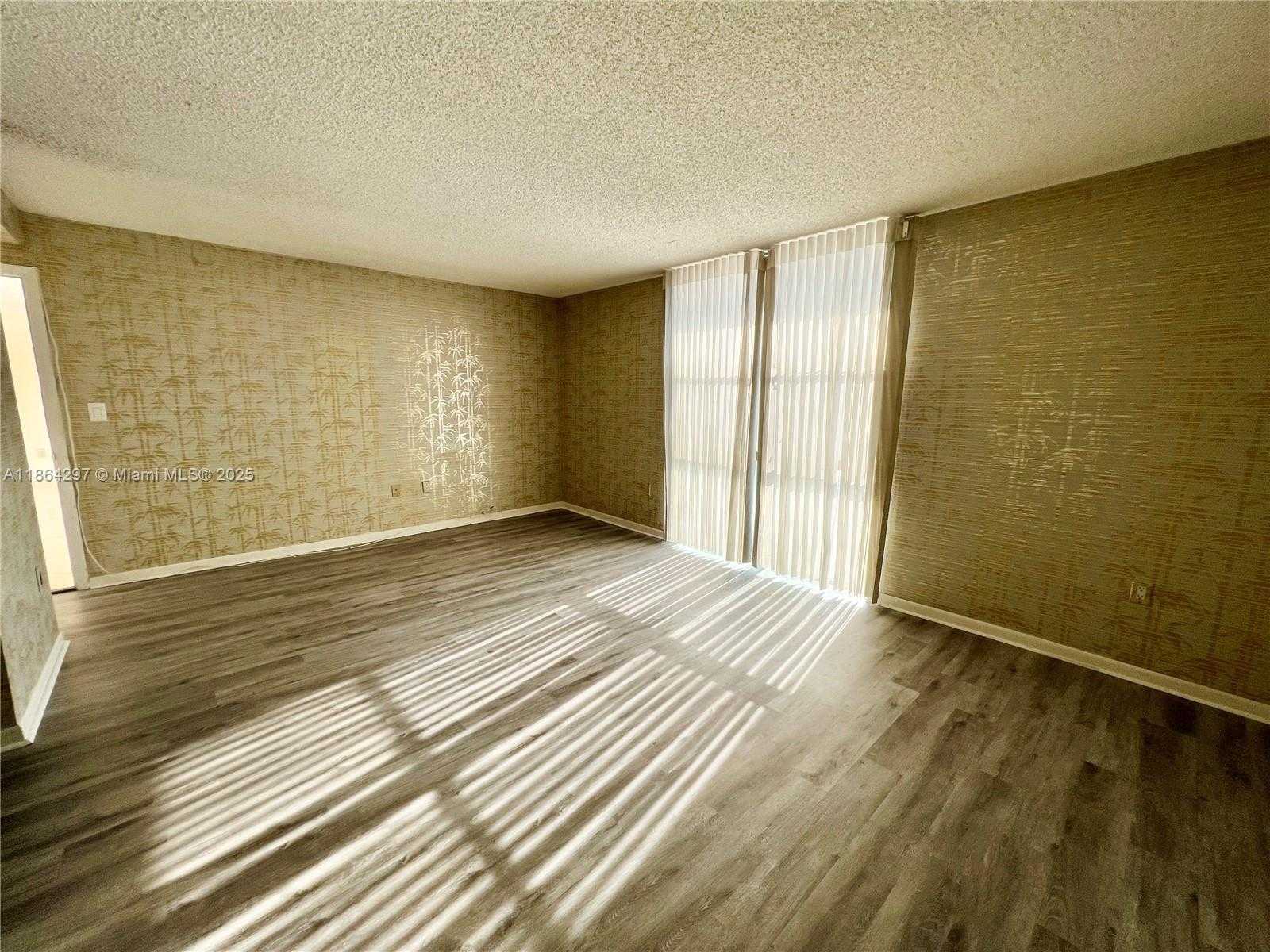 Small Image of 17600 NORTH BAY RD #N701, Sunny Isles Beach Number 14