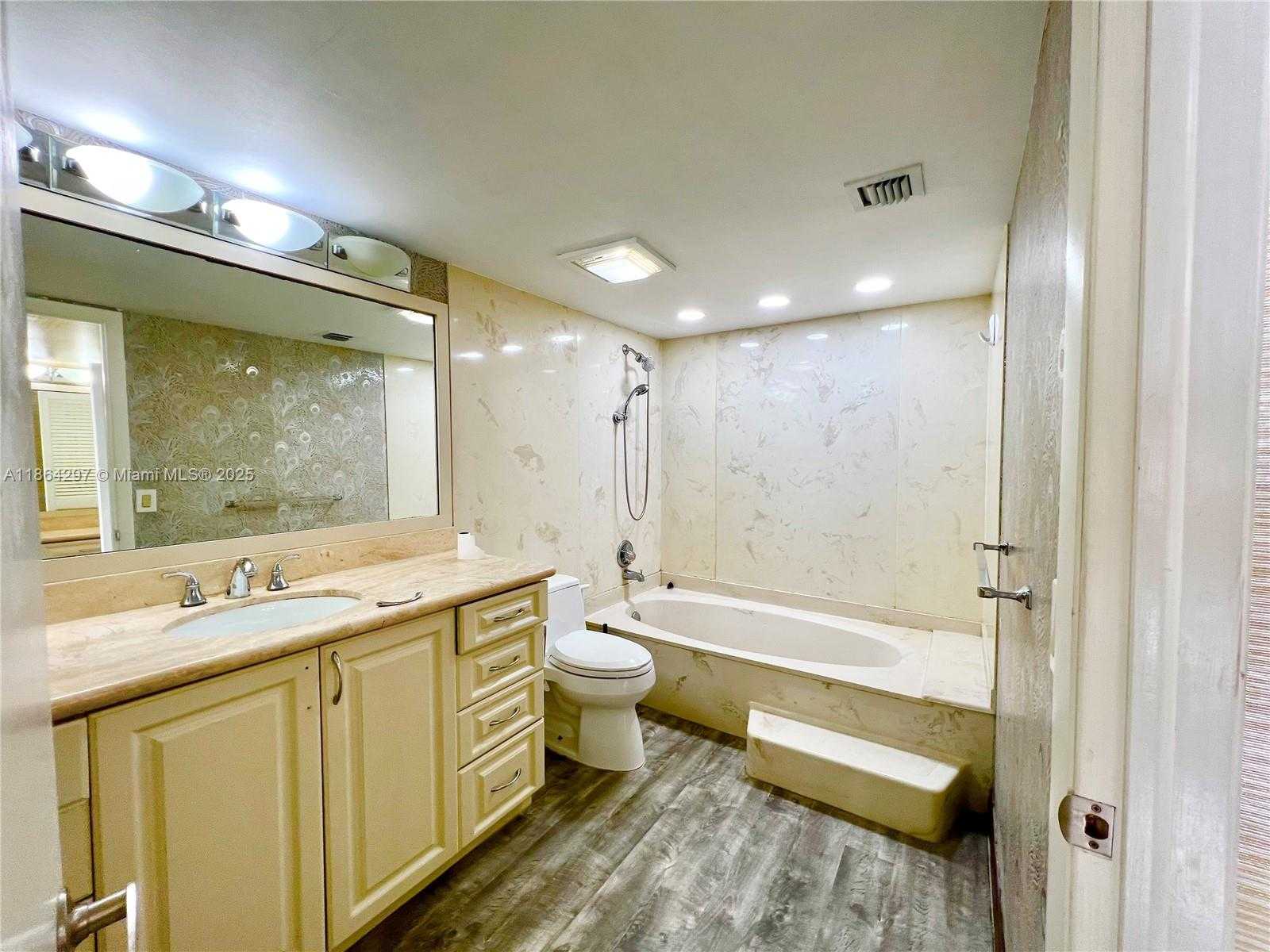 Small Image of 17600 NORTH BAY RD #N701, Sunny Isles Beach Number 15