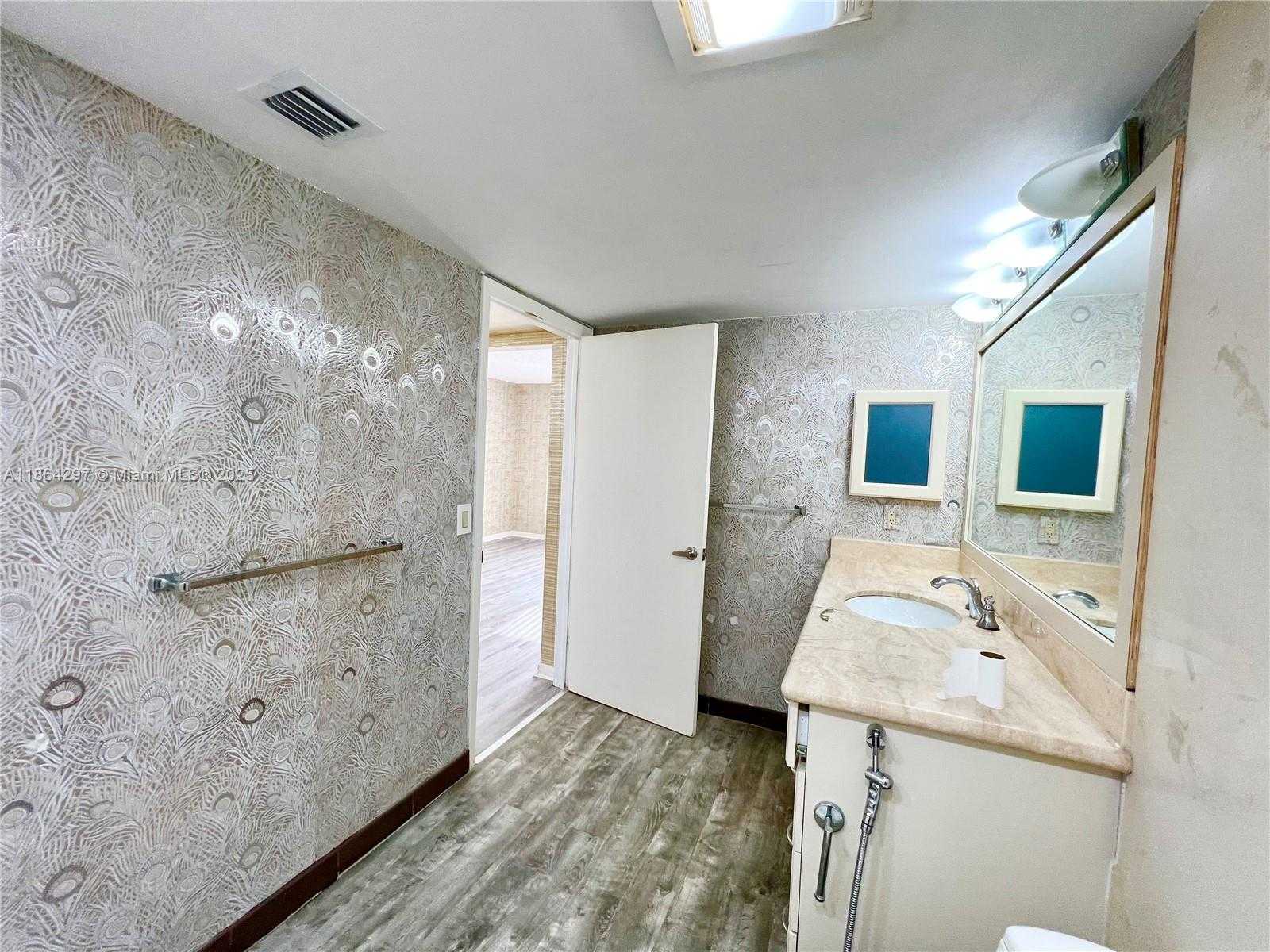 Small Image of 17600 NORTH BAY RD #N701, Sunny Isles Beach Number 22