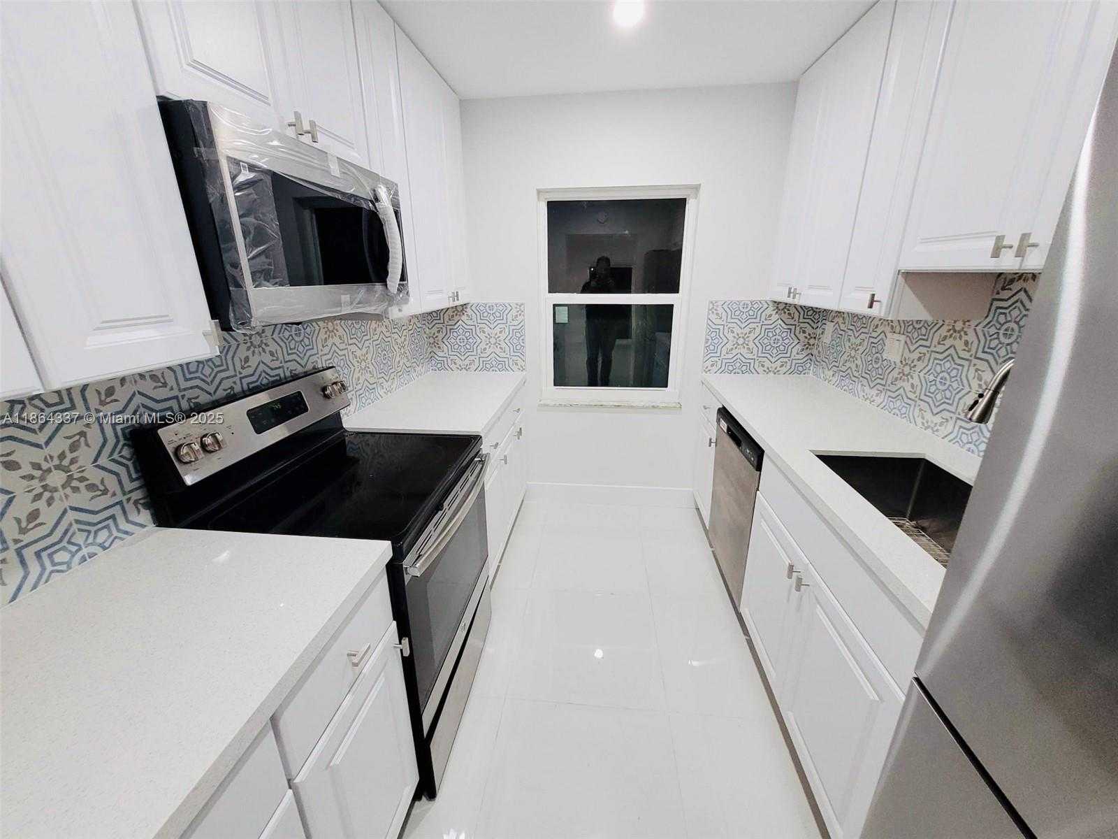 Small Image of 5510 SOUTH WEST 139TH PL, Miami Number 12