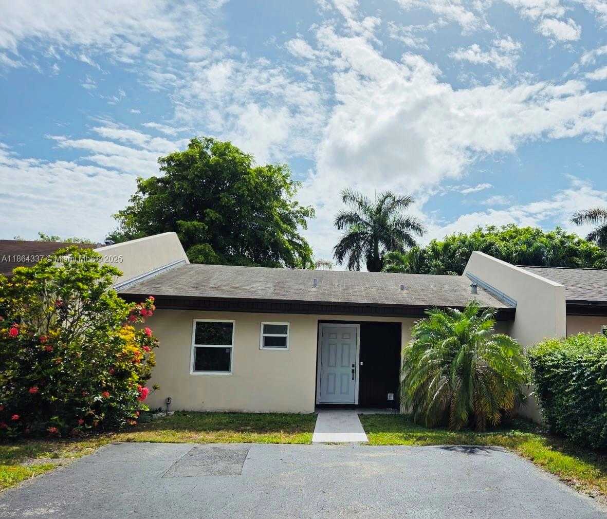 Small Image of 5510 SOUTH WEST 139TH PL, Miami Number 2