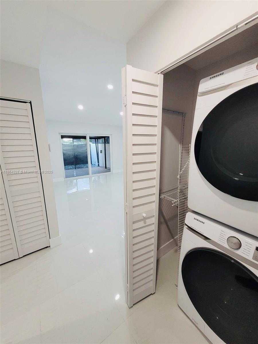 Small Image of 5510 SOUTH WEST 139TH PL, Miami Number 5