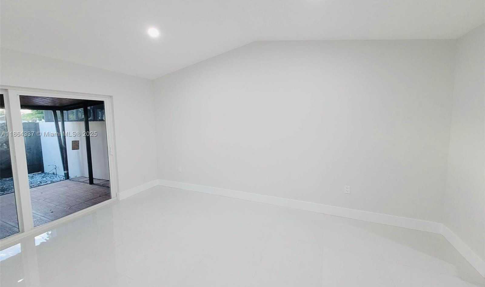 Small Image of 5510 SOUTH WEST 139TH PL, Miami Number 6