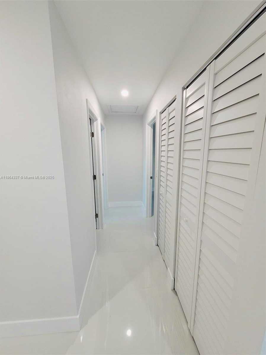 Small Image of 5510 SOUTH WEST 139TH PL, Miami Number 7