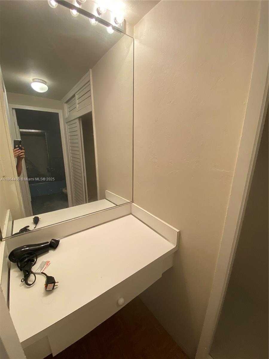 Small Image of 1408 SOUTH EAST BRICKELL BAY DR #216, Miami Number 16