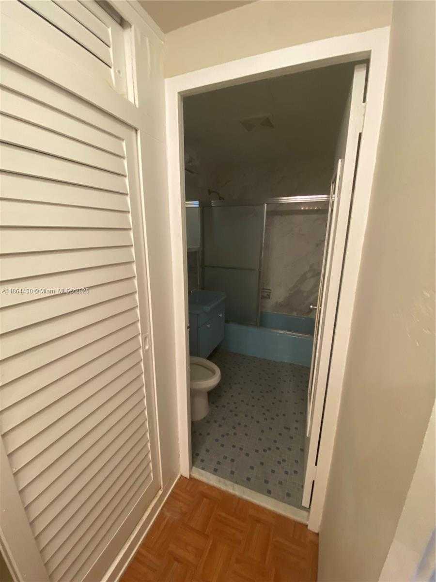 Small Image of 1408 SOUTH EAST BRICKELL BAY DR #216, Miami Number 17