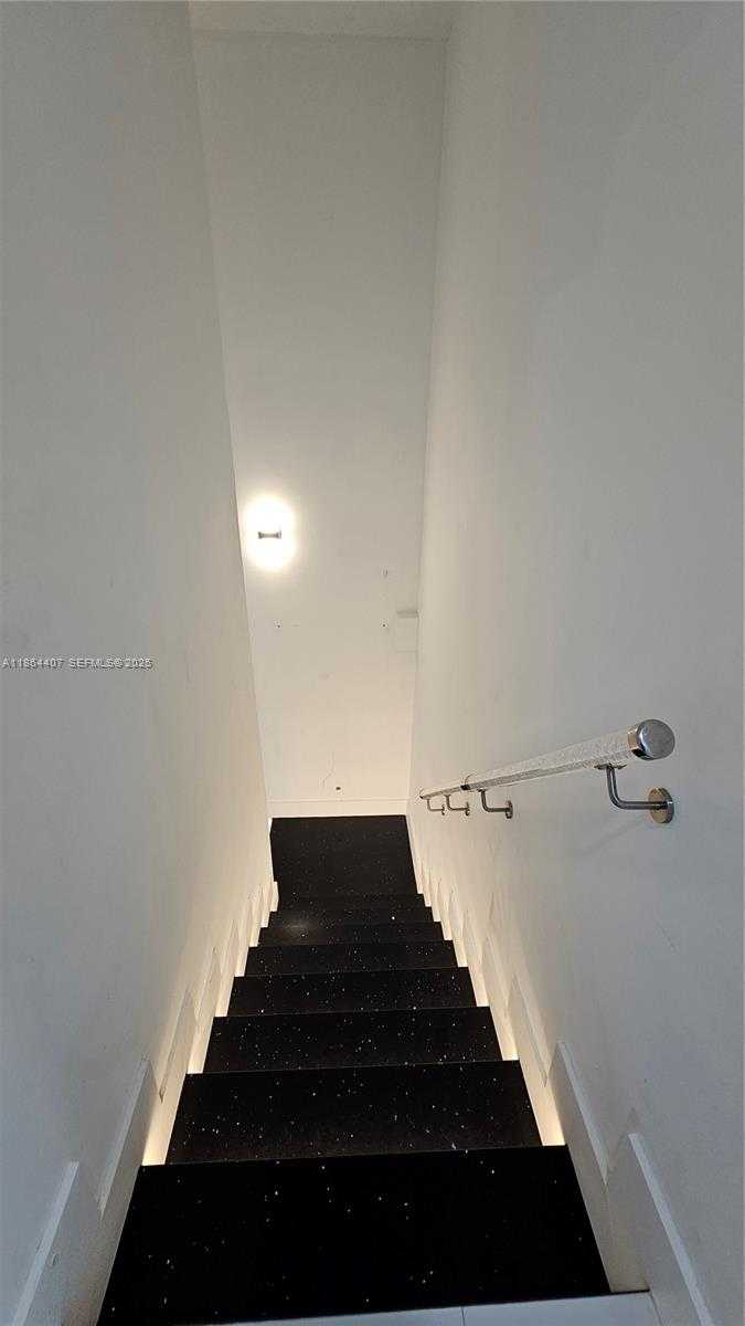 Small Image of 1861 NORTH WEST NORTH RIVER DR #11, Miami Number 38