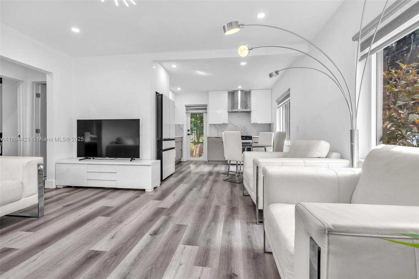 Small Image of 886 NORTH EAST 134TH ST, North Miami Number 12