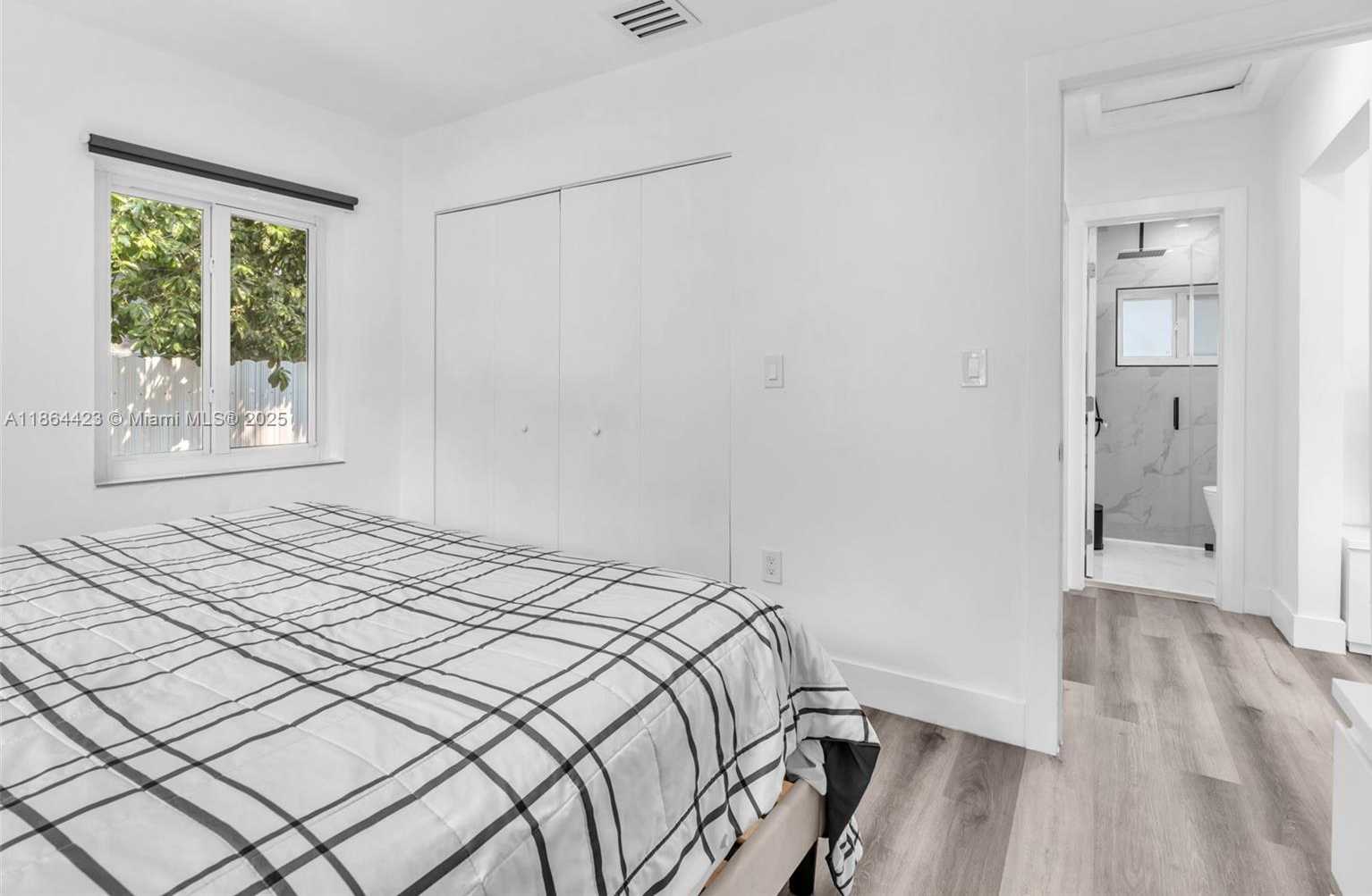 Small Image of 886 NORTH EAST 134TH ST, North Miami Number 20