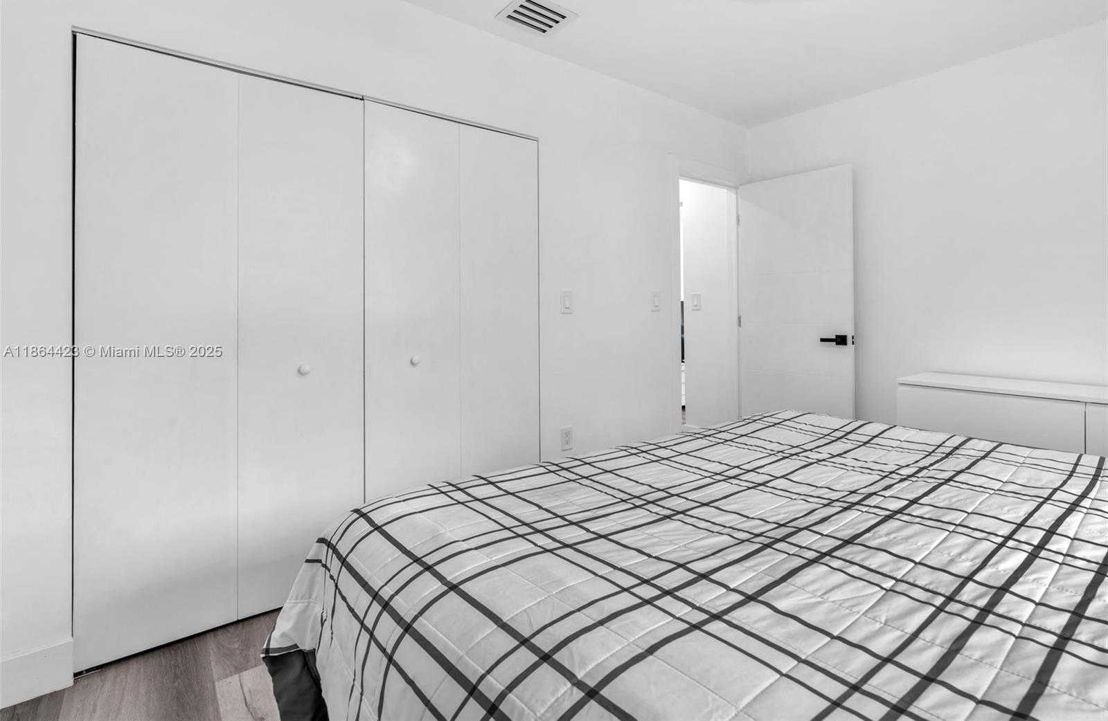 Small Image of 886 NORTH EAST 134TH ST, North Miami Number 21