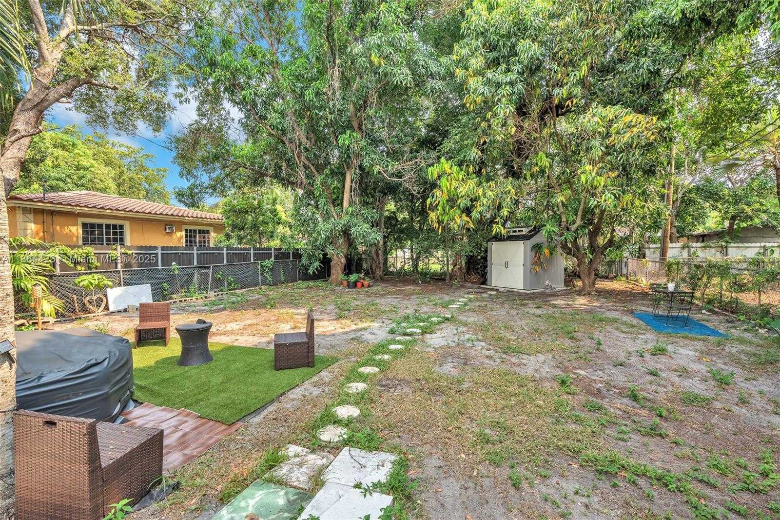 Small Image of 886 NORTH EAST 134TH ST, North Miami Number 24