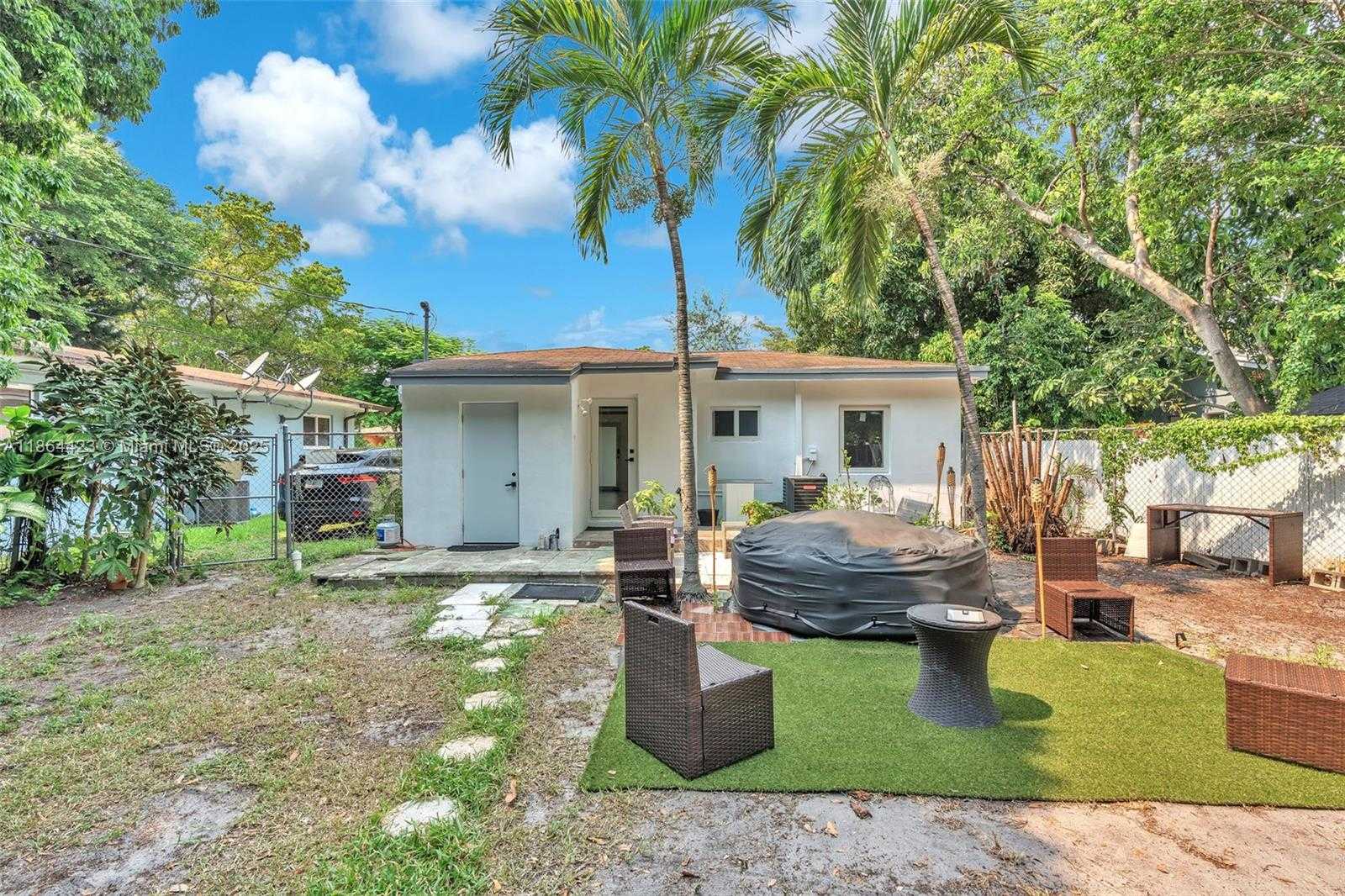 Small Image of 886 NORTH EAST 134TH ST, North Miami Number 25
