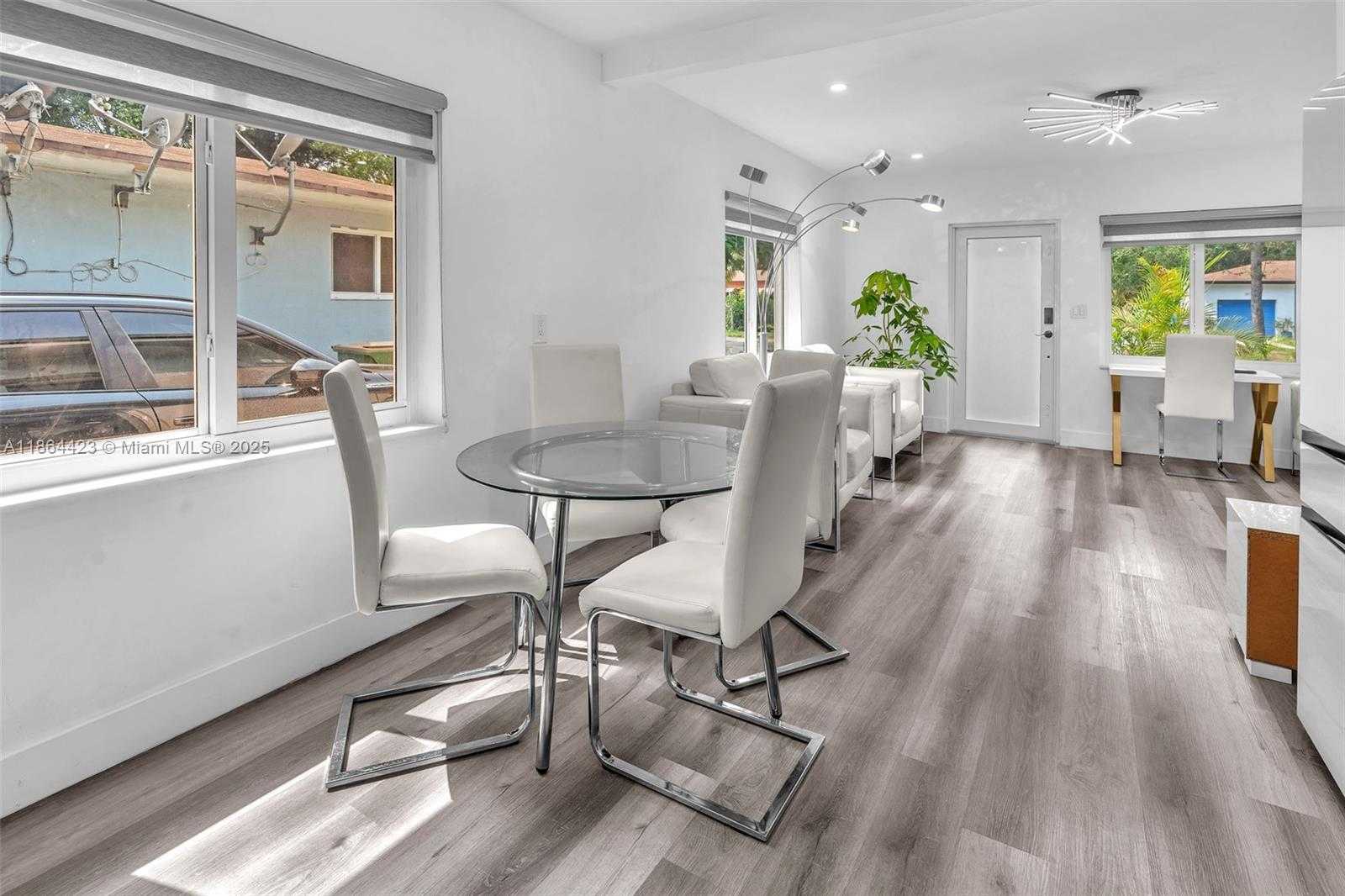 Small Image of 886 NORTH EAST 134TH ST, North Miami Number 3